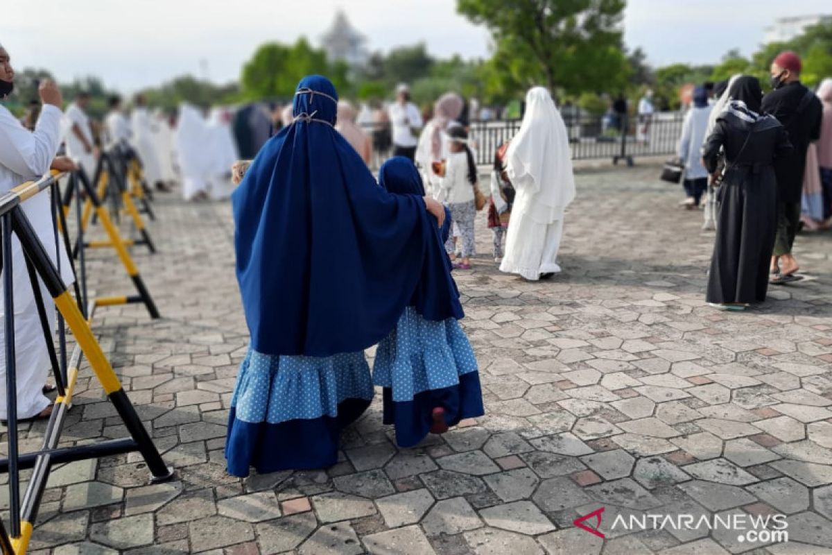 Pengurus Masjid Raya An Nur Pekanbaru larang jamaah bersalaman