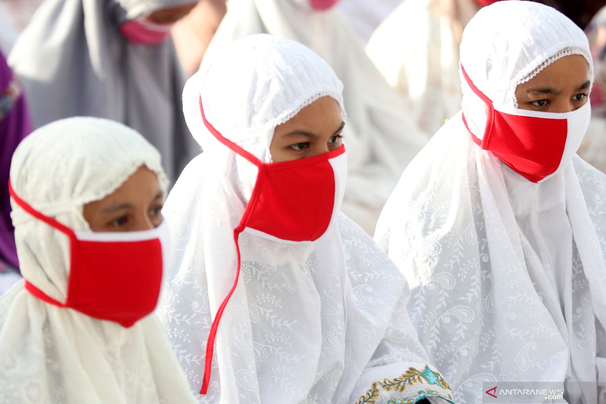 Presiden memerintahkan jajarannya untuk segera melakukan kampanye masif pakai masker