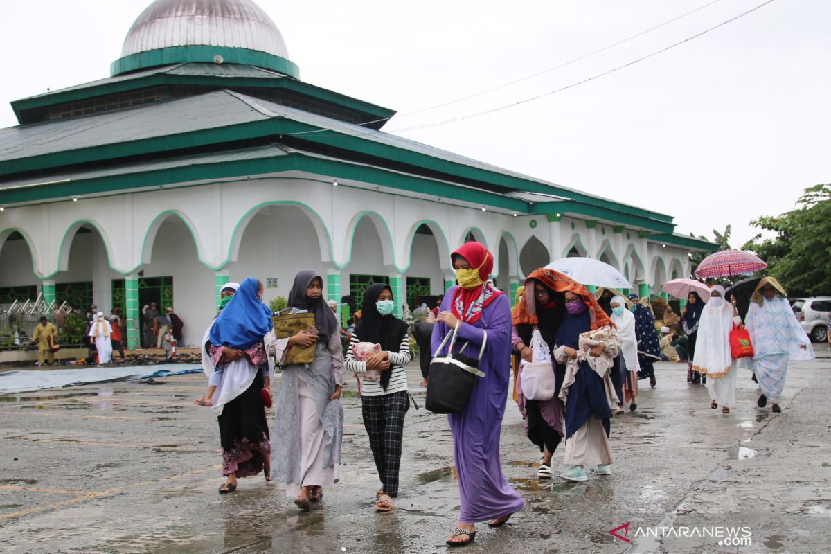 Shalat Idul Fitri  di mushala dan masjid saja