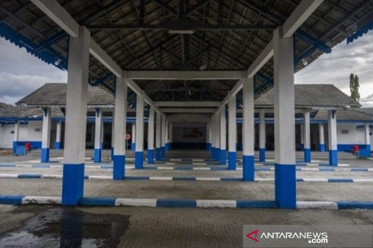 Terminal dan pusat perbelanjaan di Kota Palu sepi