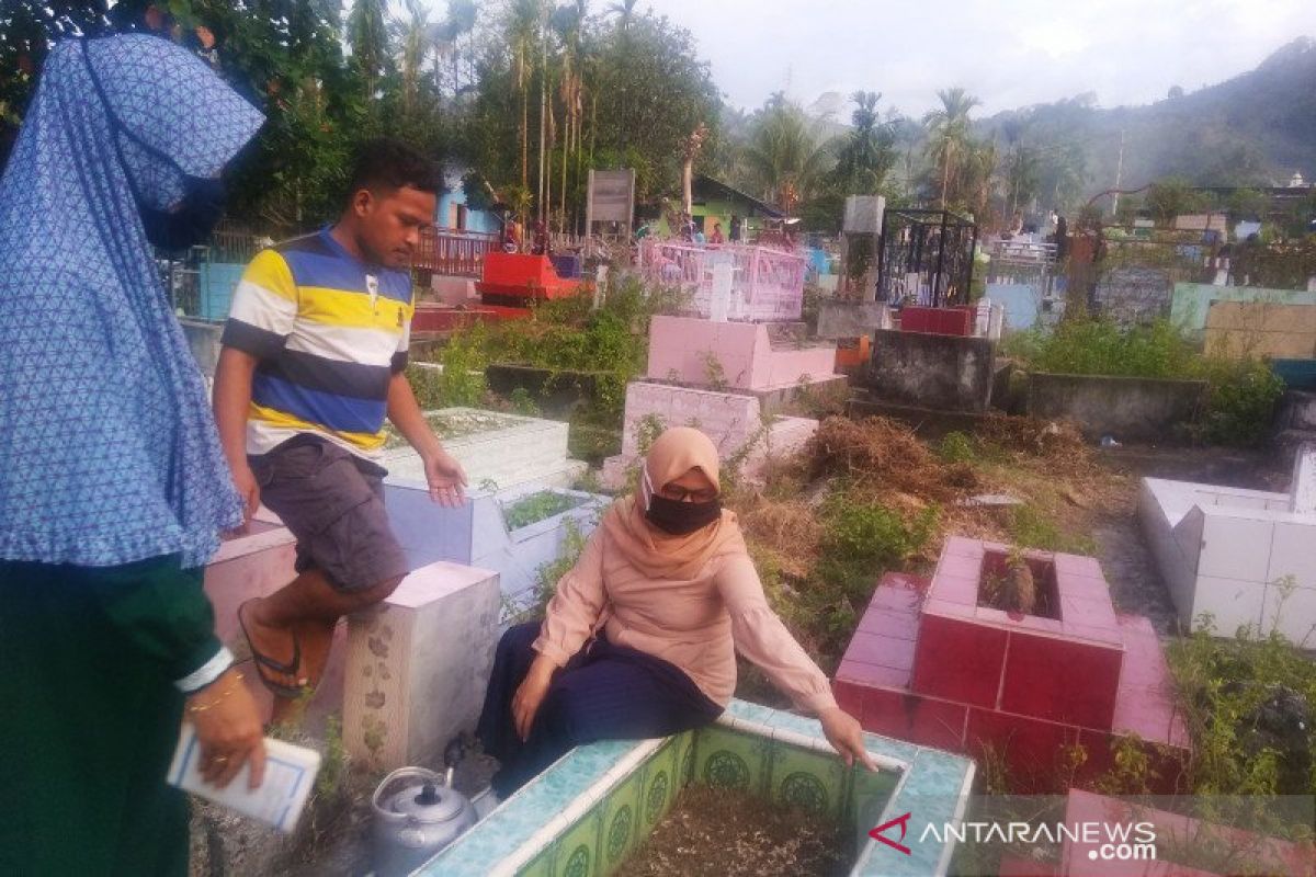 Tradisi Ziarah Kubur Masyarakat Desa Rukam Menjelang Bulan Puasa Suci Ramadan