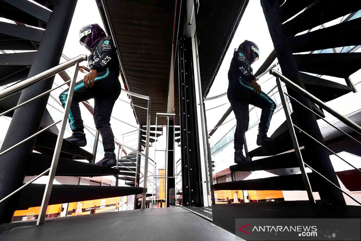 Lewis Hamilton rebut pole position ketujuhnya di sirkuit Silverstone