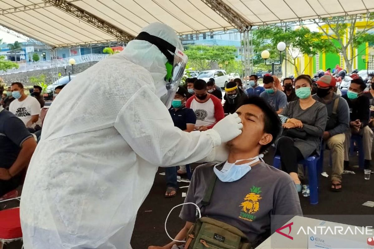 Wartawan jalani tes swab menyusul Gubernur Kepri positif COVID-19