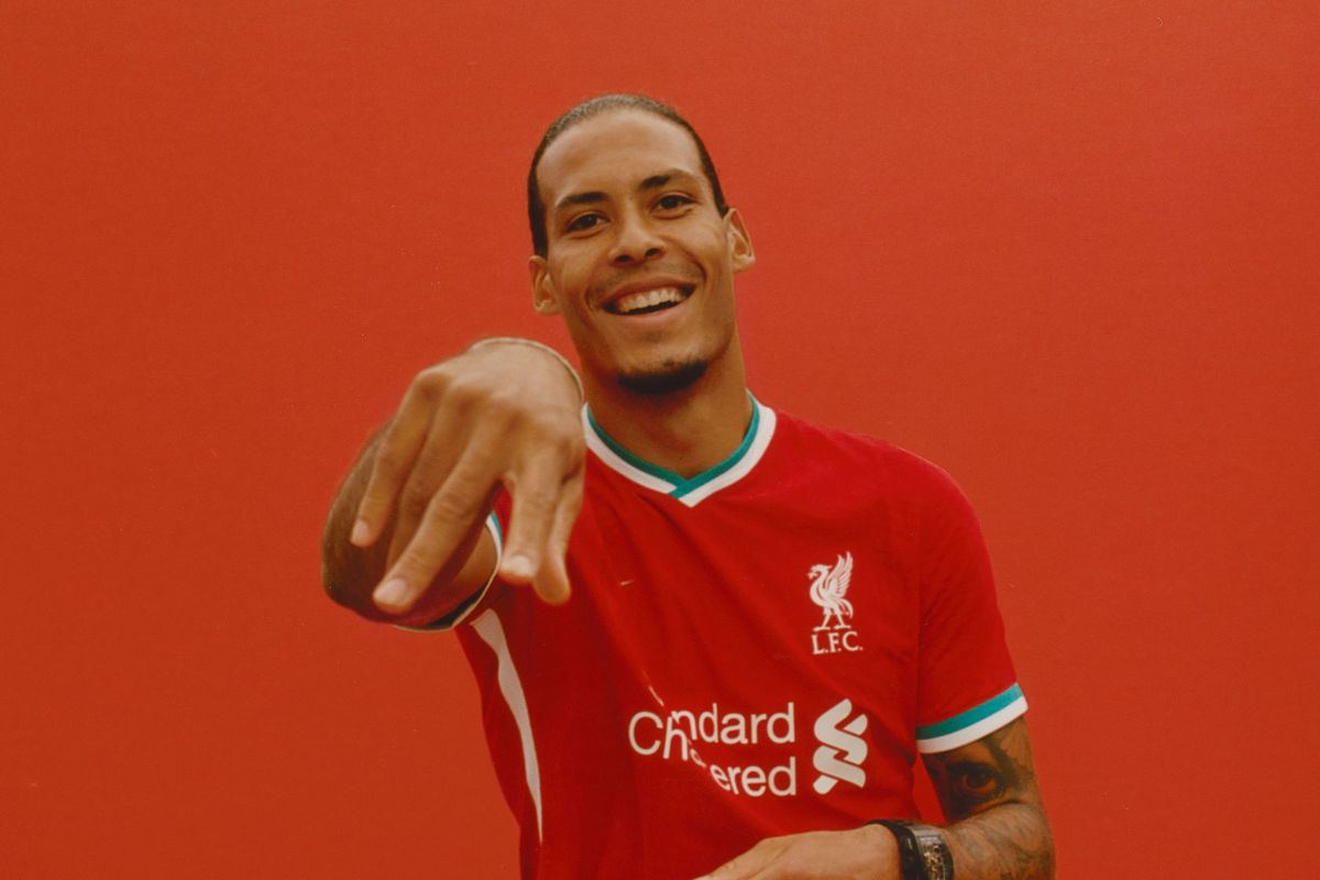 Liverpool perkenalkan jersey baru dengan sponsor barunya untuk musim 2020-21.