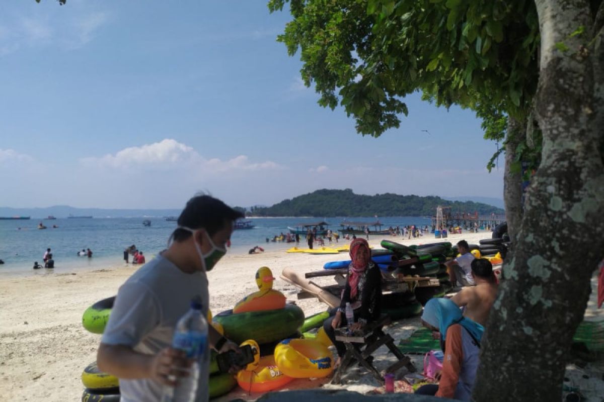 Objek wisata pantai di Lampung mulai dipadati pengunjung