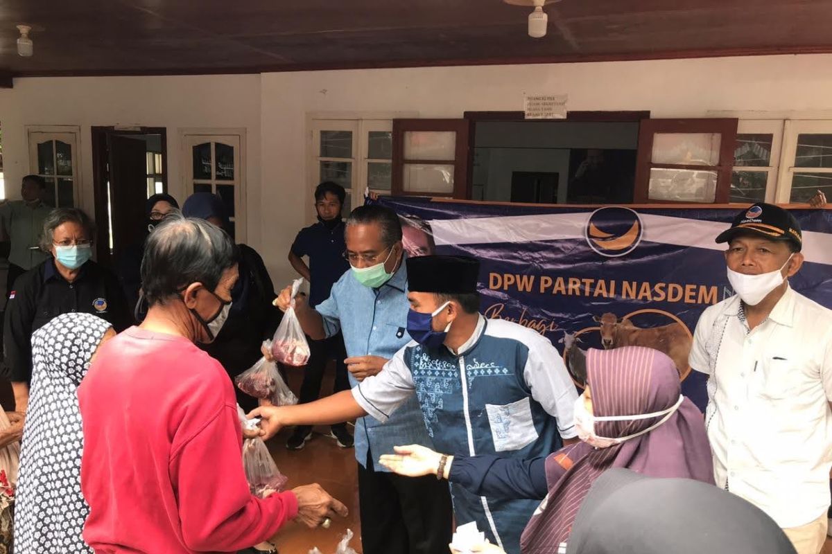 DPW Partai NasDem NTB menyalurkan 200 paket daging kurban