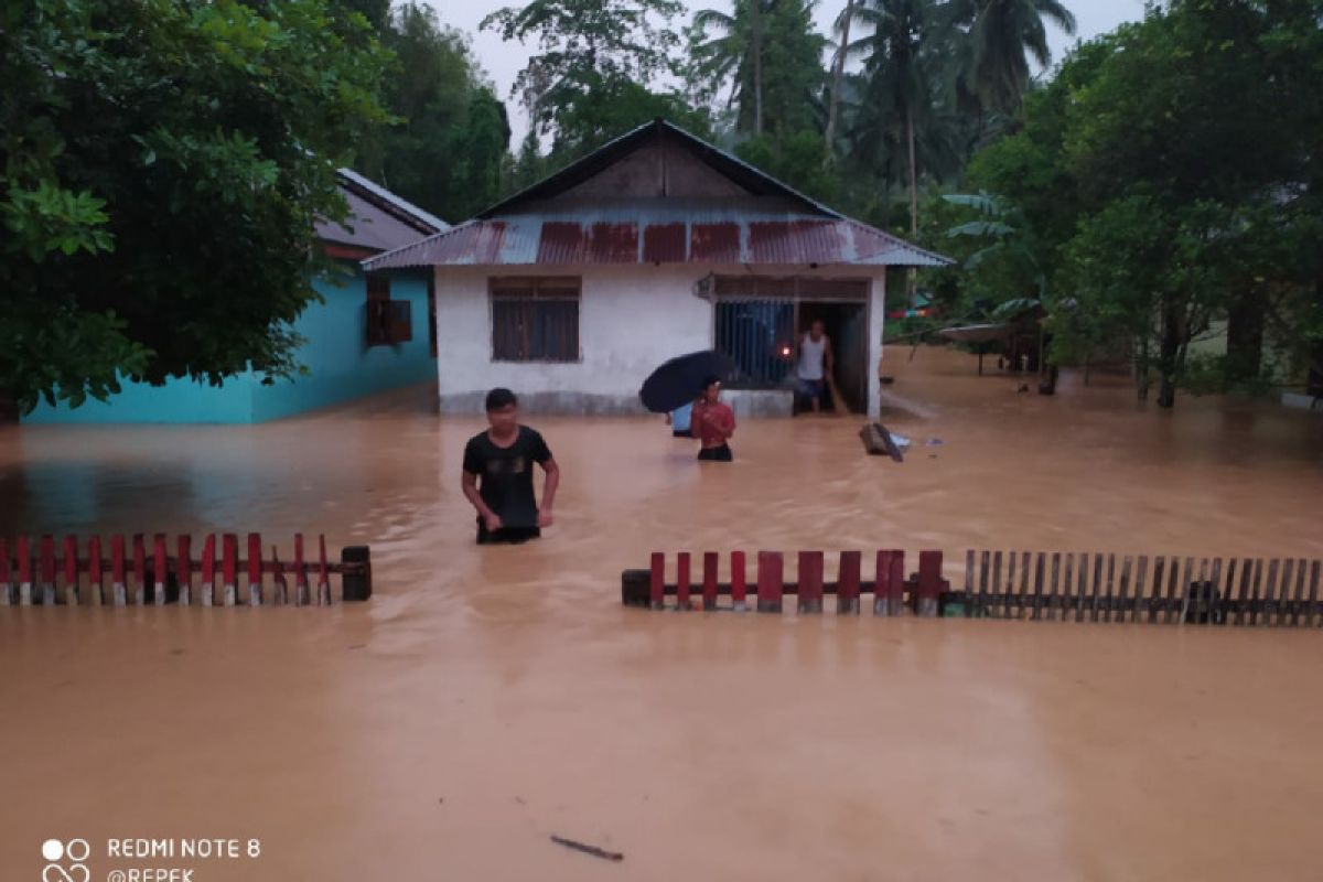 29 rumah hanyut akibat banjir bandang di Sulut