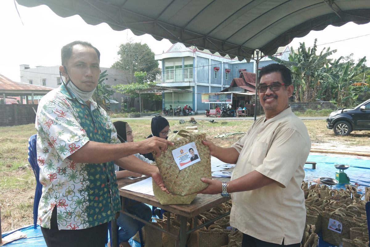 Gerindra Banjarbaru bagikan 250 kupon daging kurban