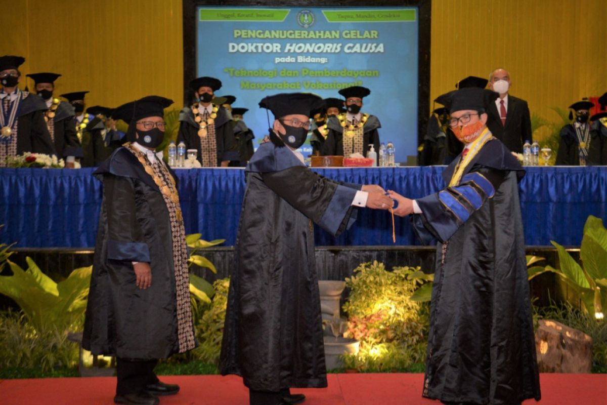 Kepala BKKBN Hasto Wardoyo terima gelar doktor honoris causa dari UNY