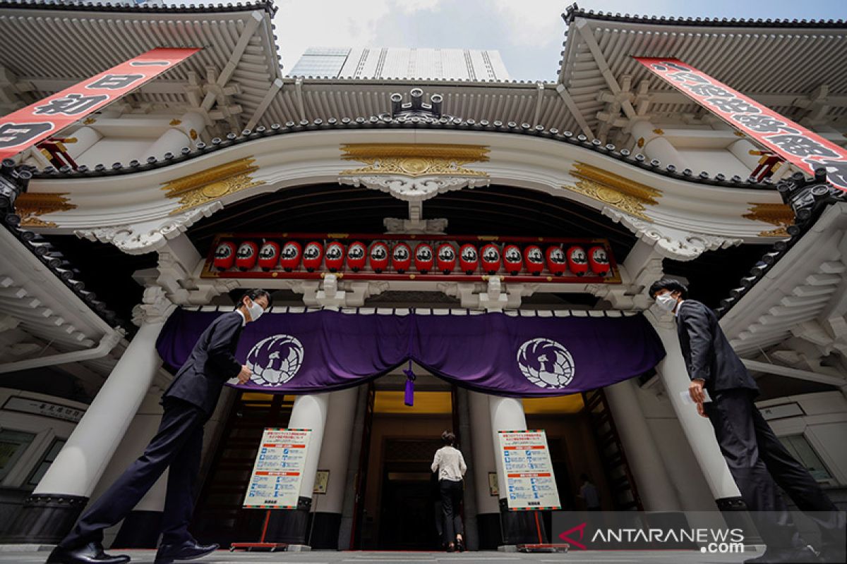 Teater Kabuki Jepang dibuka kembali setelah tutup 5 bulan