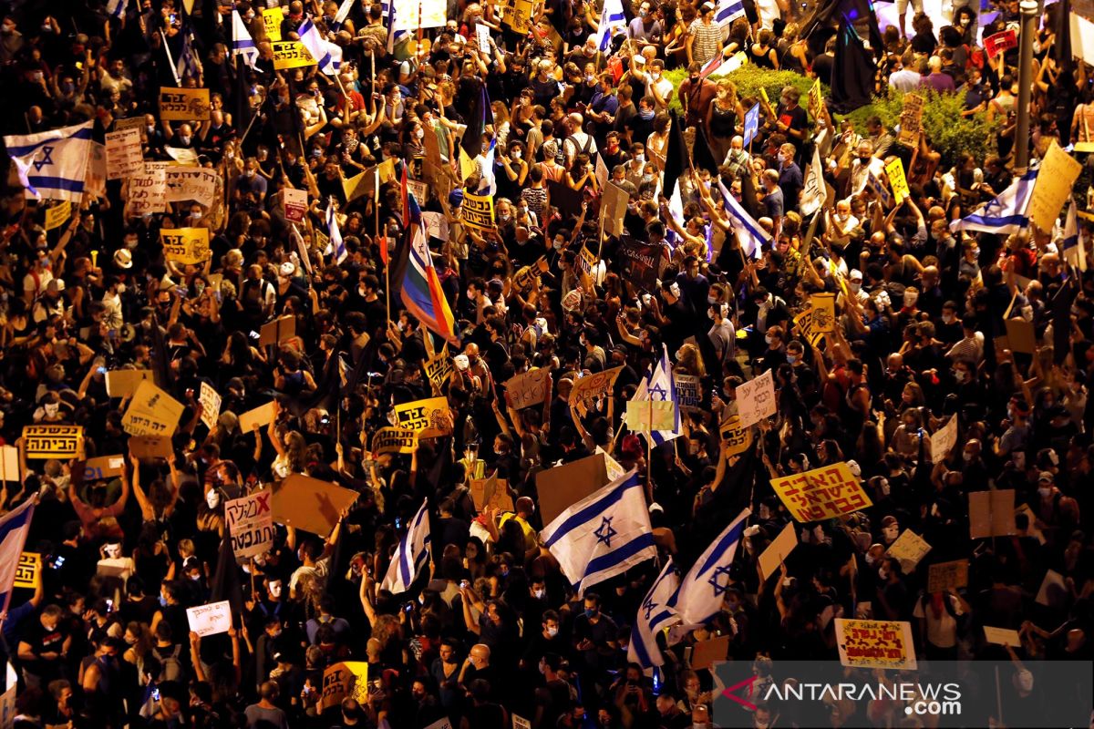 Ribuan demonstran di Israel desak PM Netanyahu mundur
