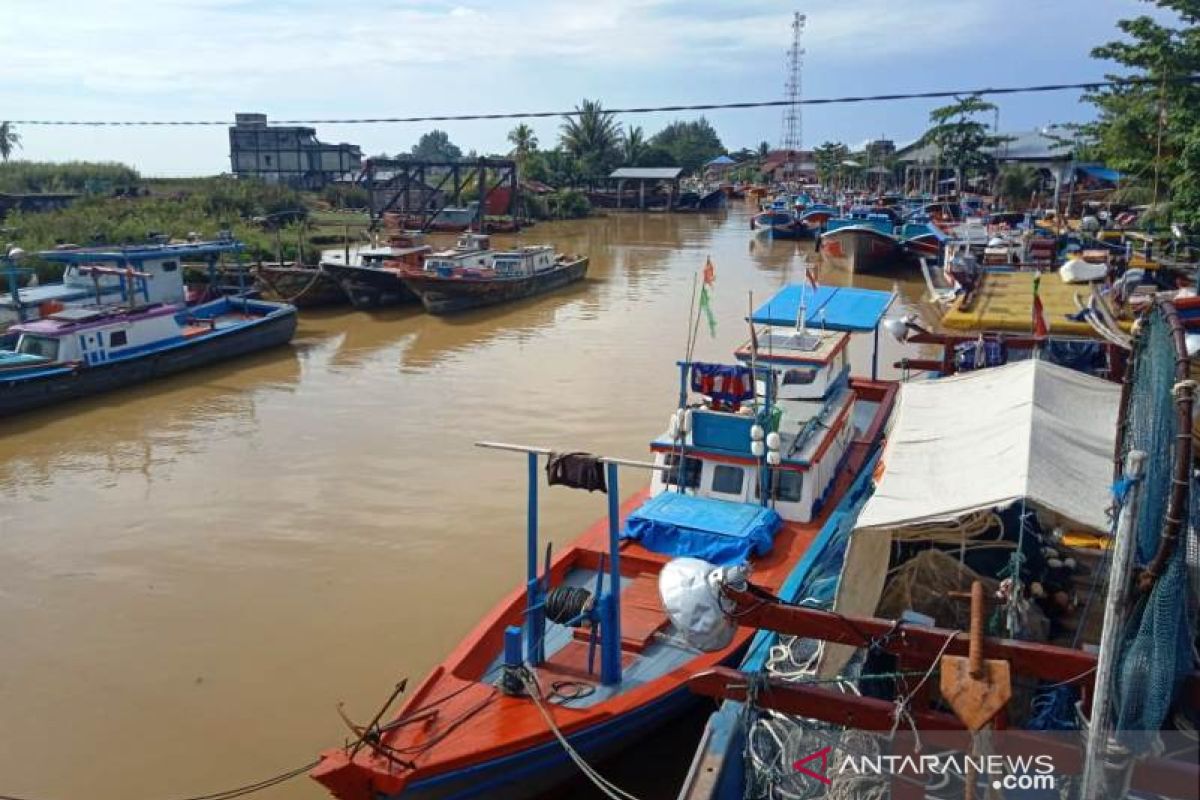 Gelombang laut enam meter, ribuan nelayan di Aceh Barat tidak melaut