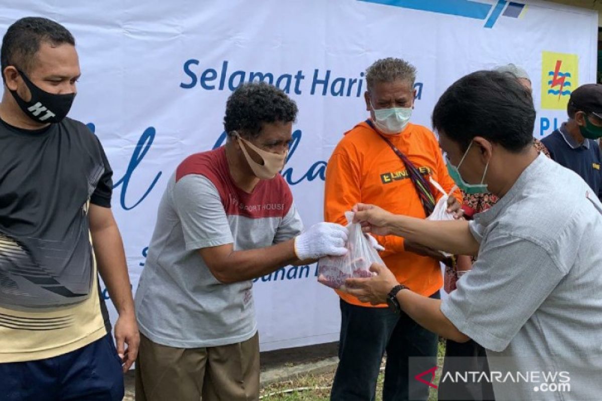 PLN UIWP2B distribusikan 1.071 paket daging hewan kurban