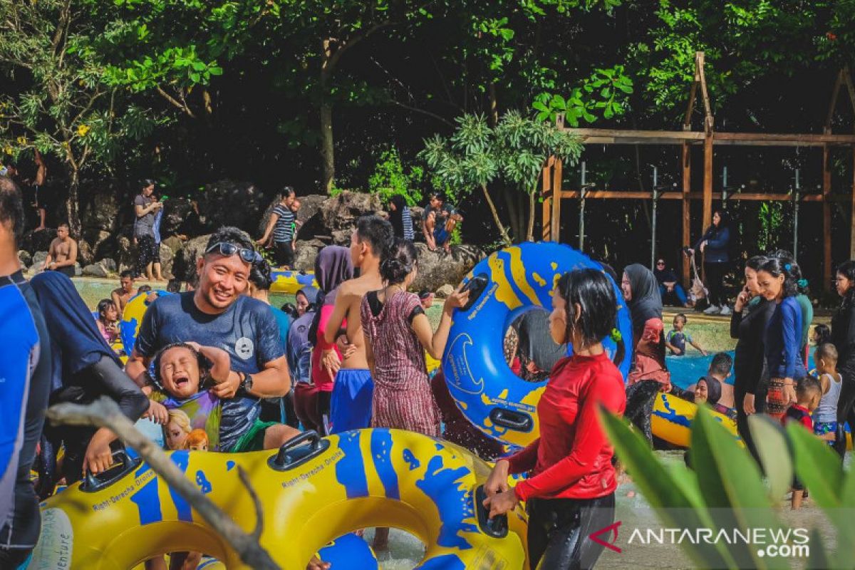 Bugis Waterpark dan TWA Bantimurung ramai dikunjungi pada akhir pekan