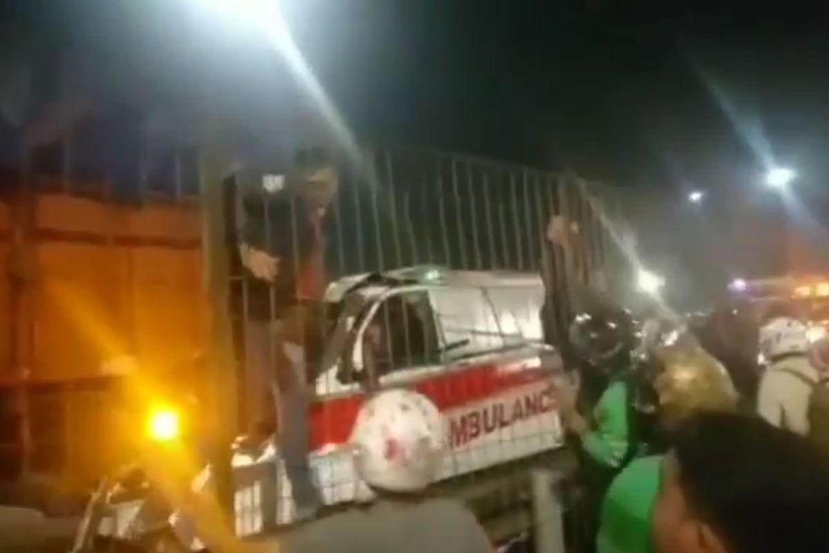 Ambulans tabrak buntut truk di Tol Kebon Jeruk, pengemudi tewas