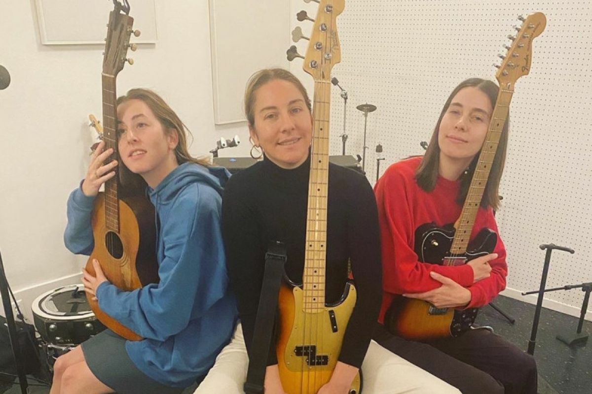 Haim umumkan jadwal tur konser tahun 2021