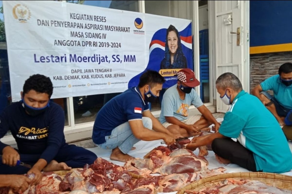 Wakil Ketua MPR bagikan 25 hewan kurban di Kudus, Demak, dan Jepara