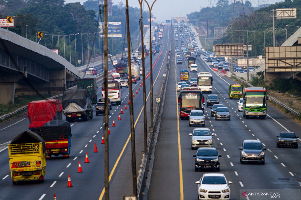 Angkutan barang selama libur panjang akhir pekan