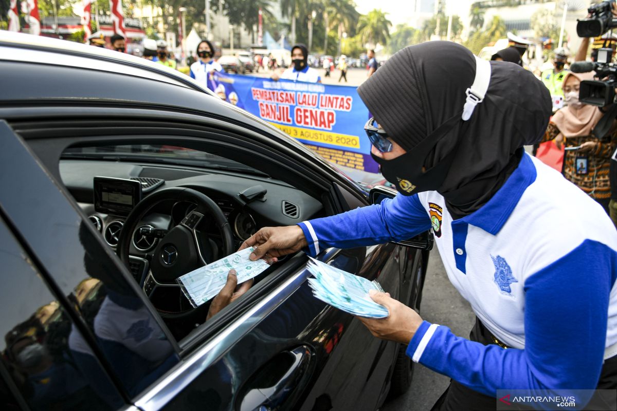 Kemarin, penerapan kembali ganjil genap hingga kecelakaan ambulans