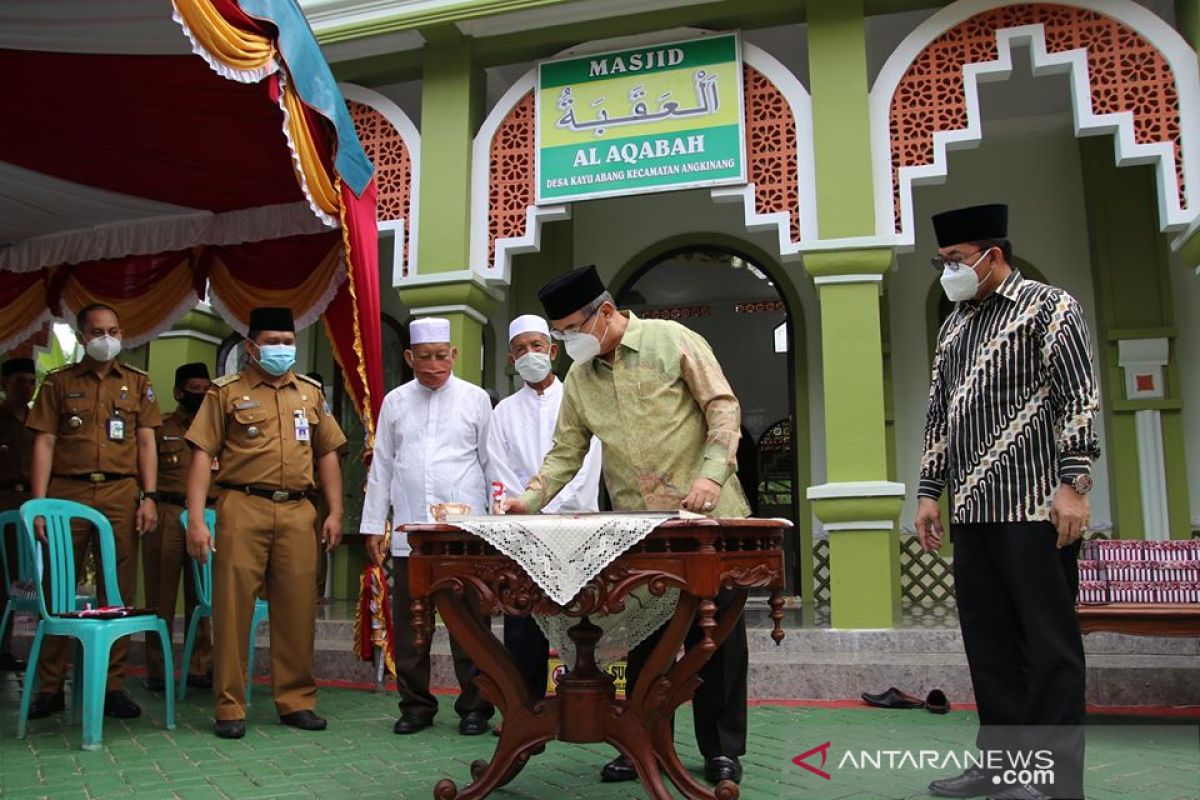 Penandatangan prasasti tandai peresmian Masjid Al Aqabah Kayu Abang