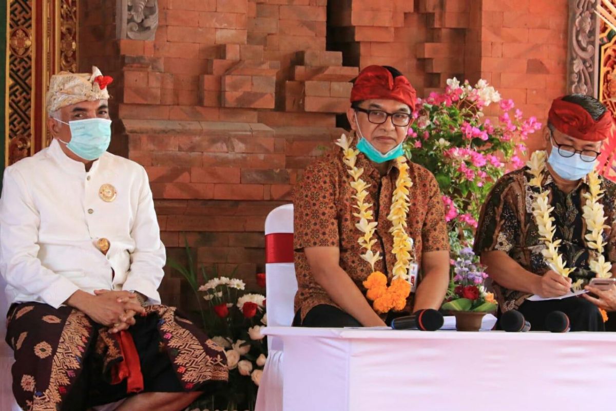 Rombongan Bappenas saksikan paparan khasiat arak Bali untuk COVID-19 (video)