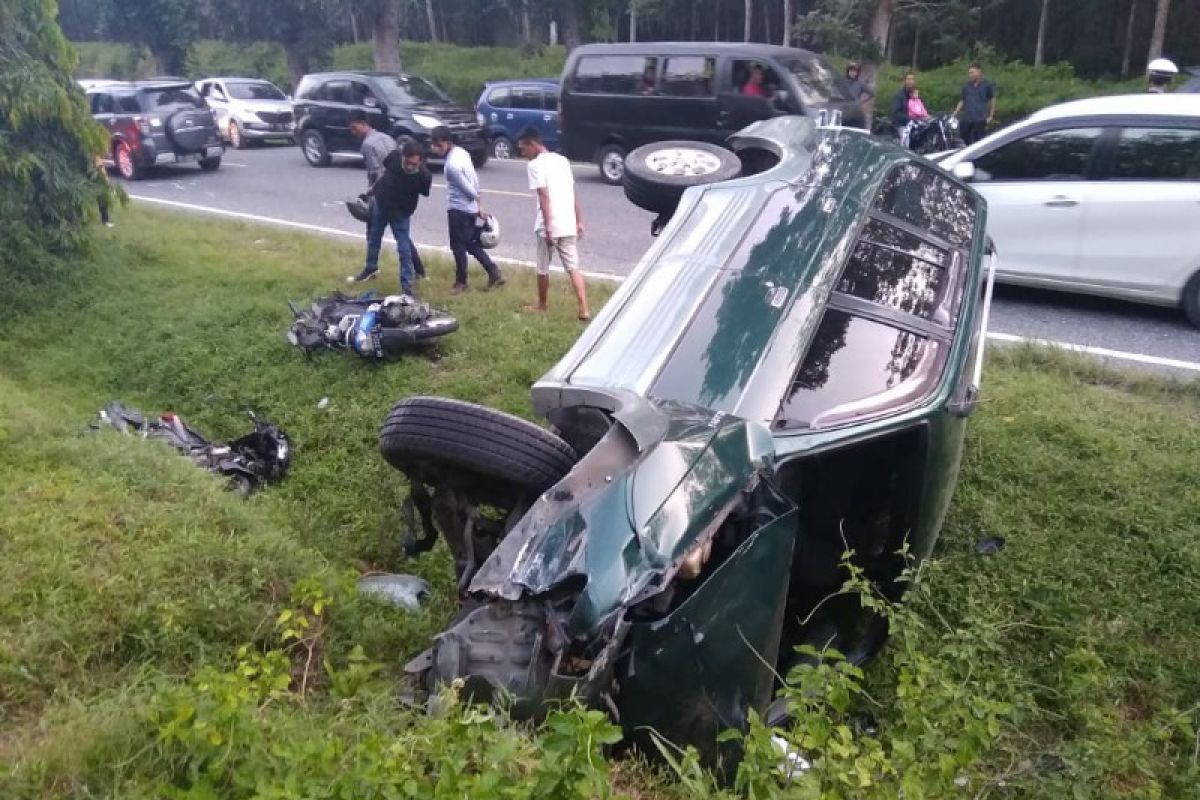 Tiga kendaraan tabrakan di lintas Simalungun - Medan, satu tewas