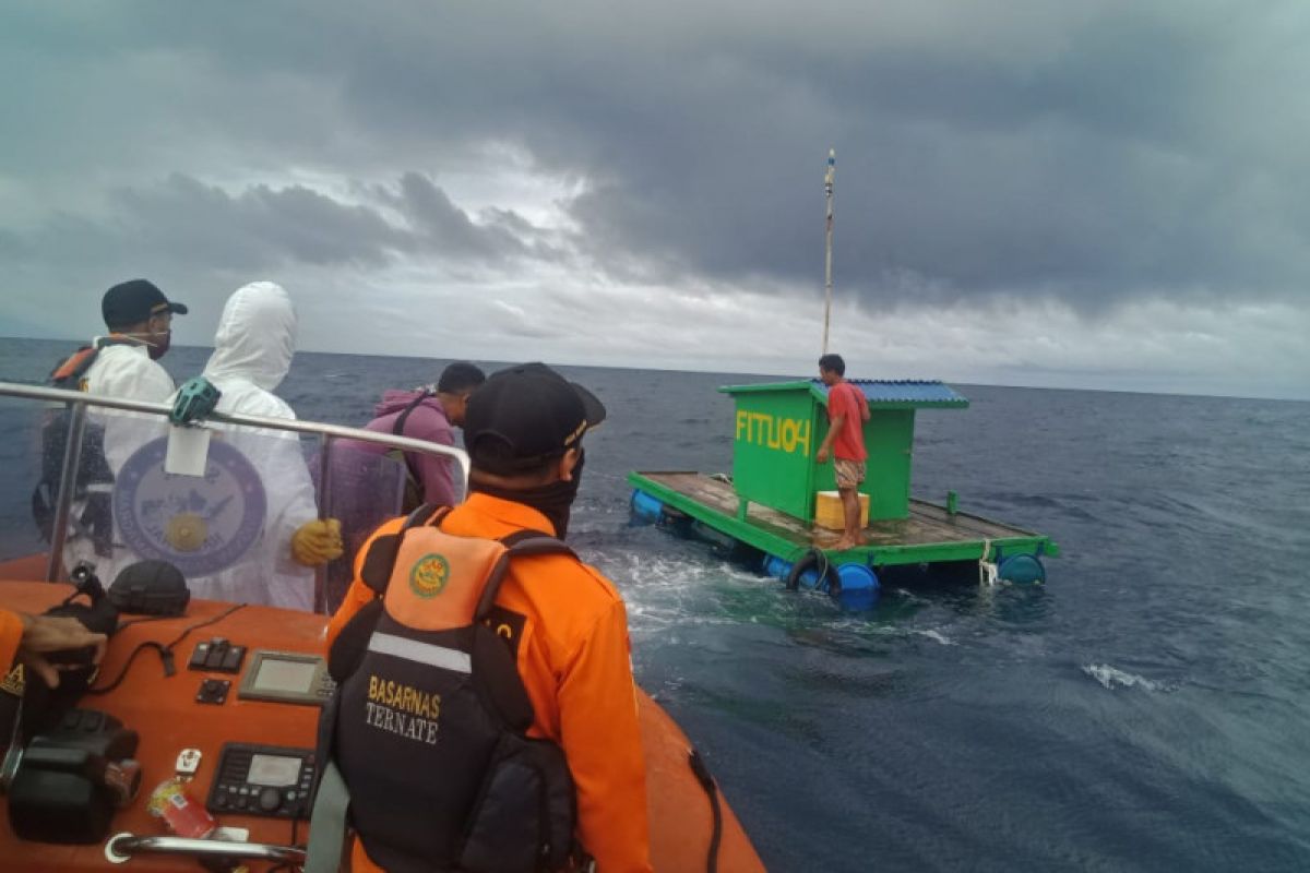 Basarnas Ternate evakuasi dua nelayan Fitu