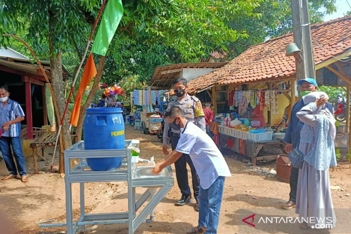 Cegah penyebaran COVID-19, Polisi Subang kawal acara hajatan warga