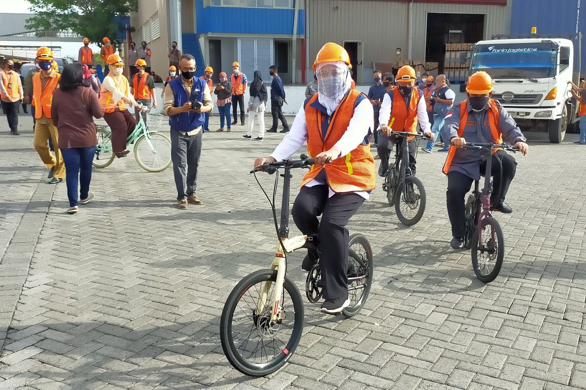 Gubernur Khofifah dorong masyarakat gunakan produk dalam negeri