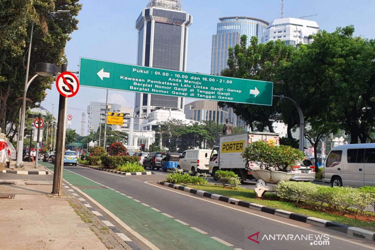 Pengendara di Medan Merdeka Barat dan MH Thamrin taati ganjil genap