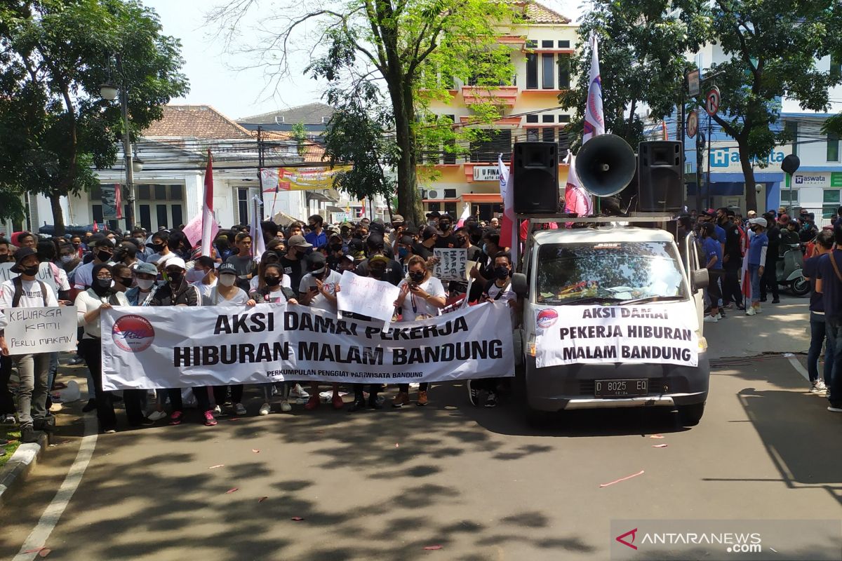 Pemkot Bandung jelaskan alasan tempat hiburan belum diizinkan buka