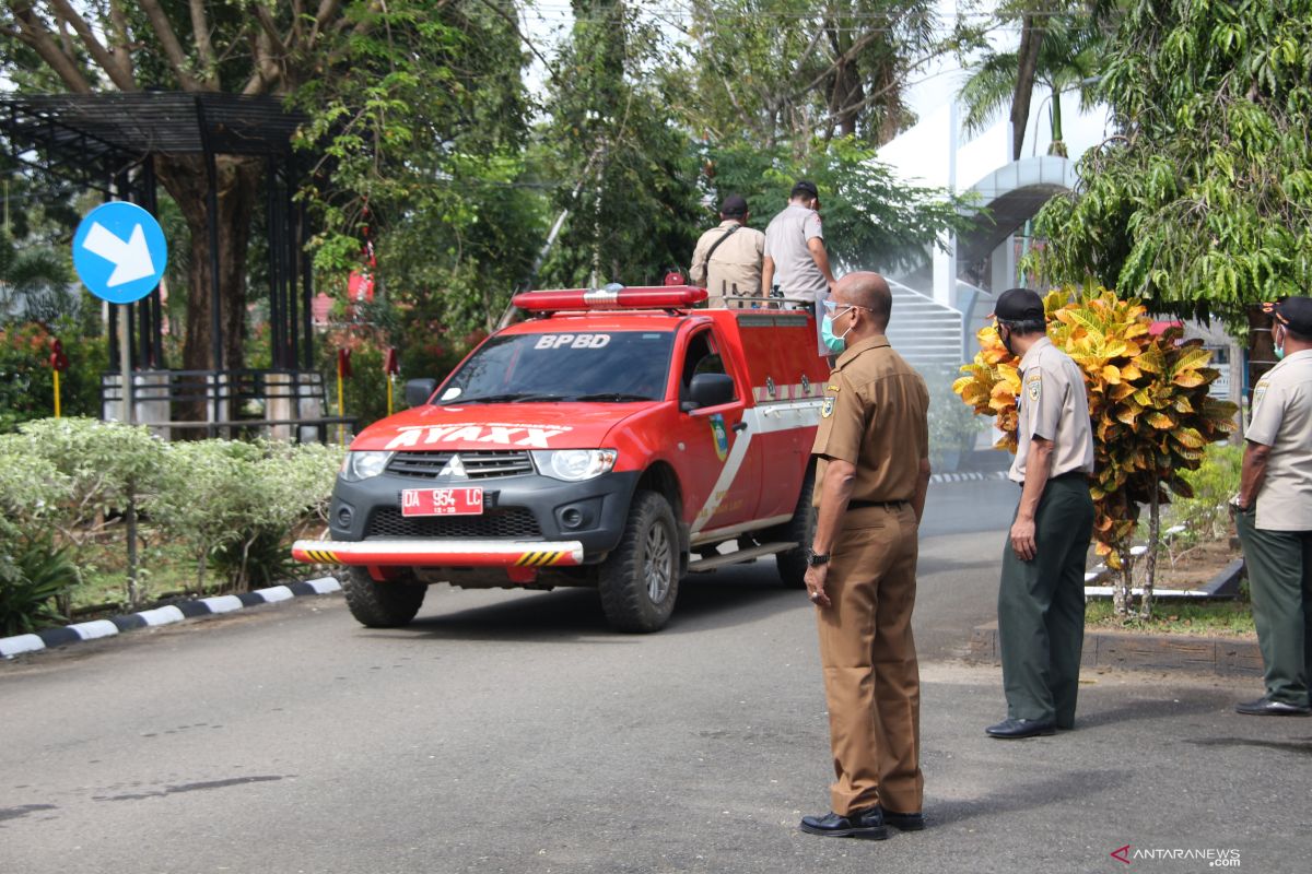 BPBD semprot disinfektan di area perkantoran