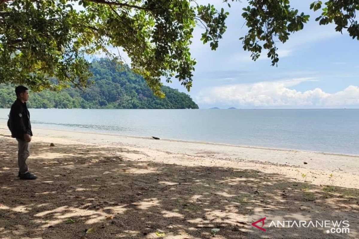 Pengunjung obyek wisata Pantai Pulau Datok Kayong Utara alami penurunan