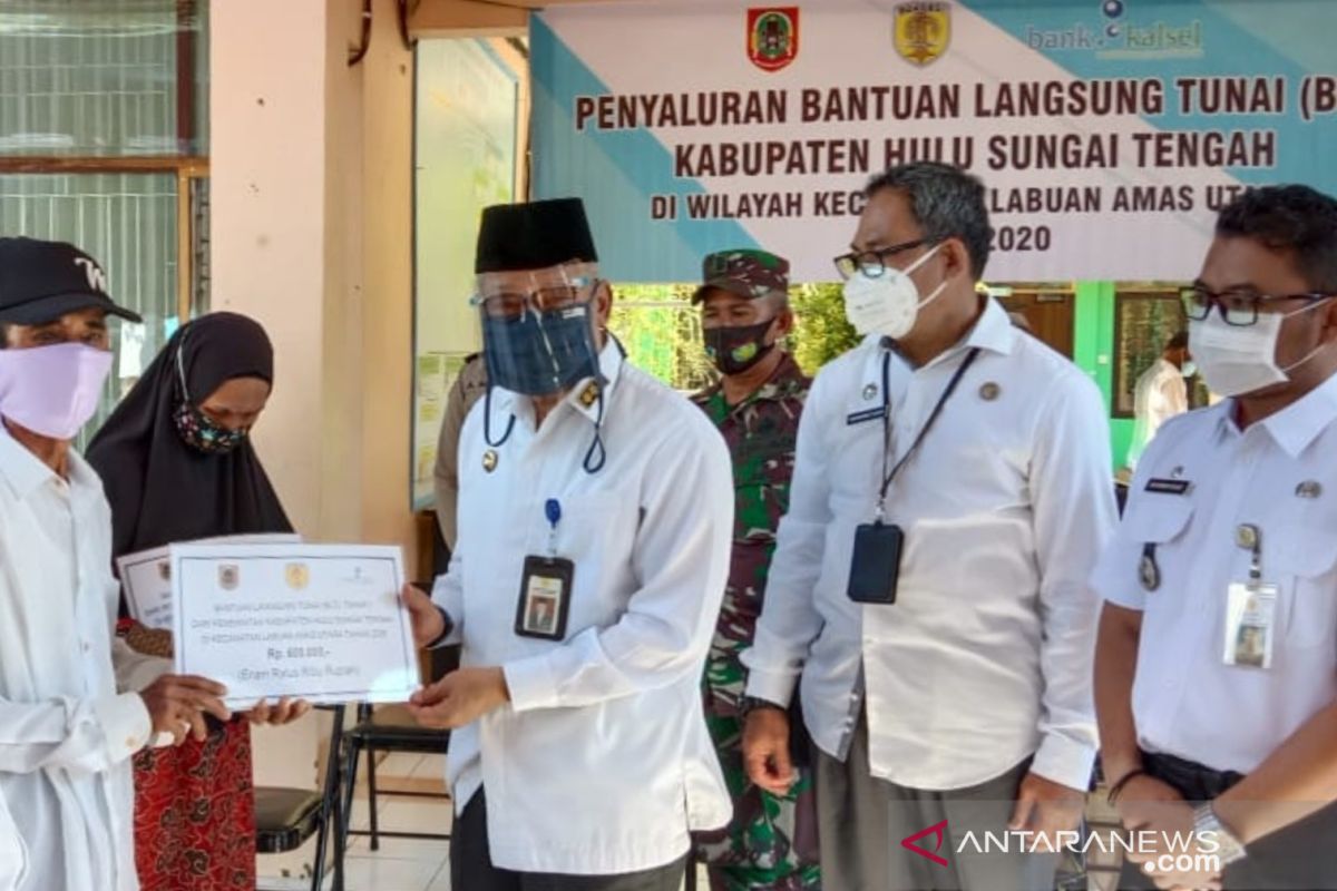 Pastikan tepat sasaran, Bupati HST pantau penyaluran dana BST dan BLT