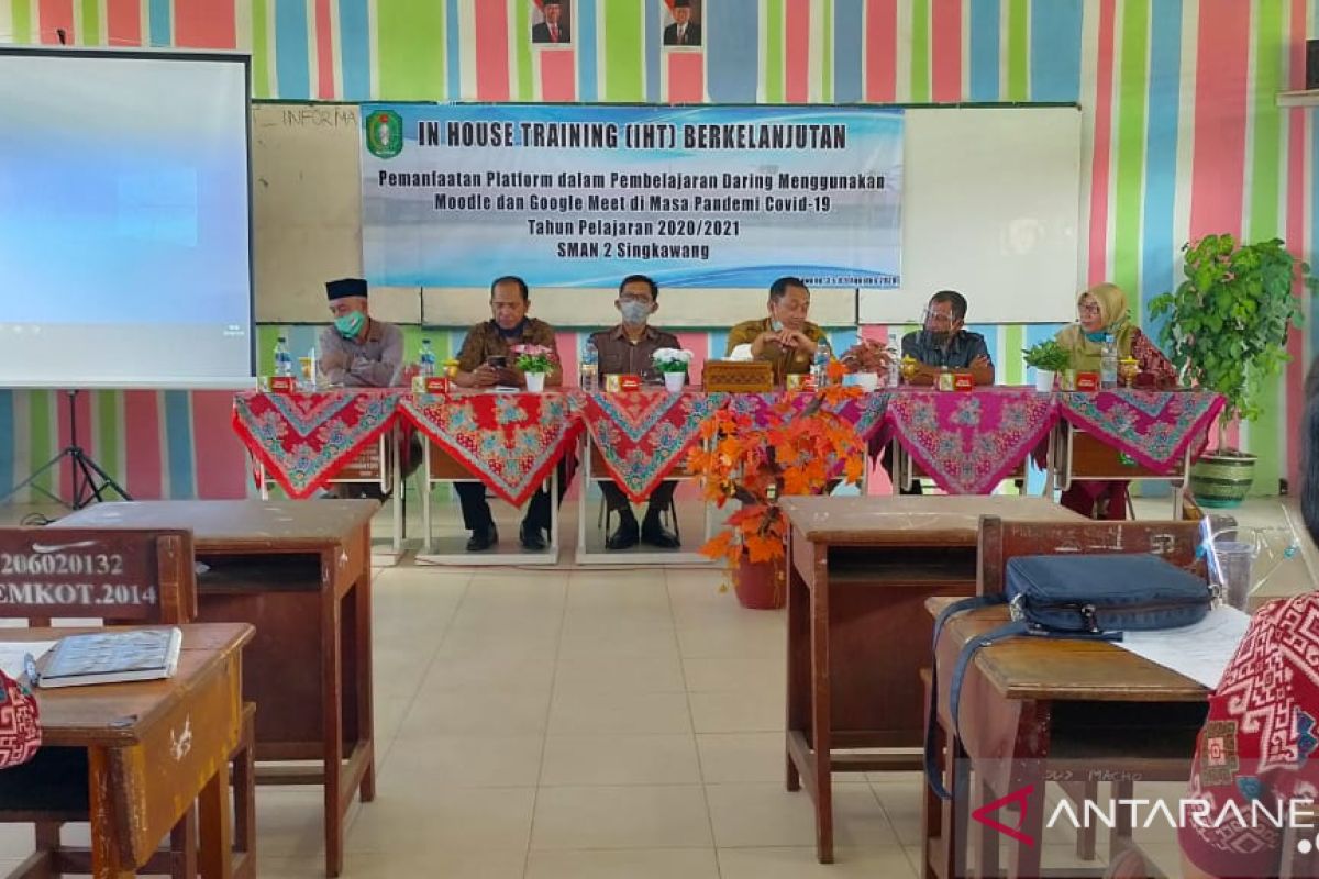 Disdik Singkawang beri latihan guru maksimalkan pembelajaran daring