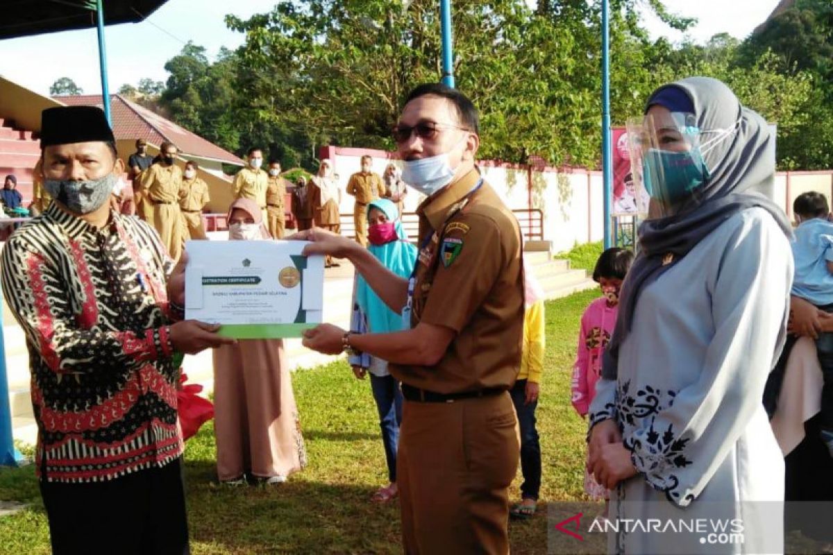 Baznas Pesisir Selatan raih penghargaan sebagai pengelola zakat patuh syariah kategori A