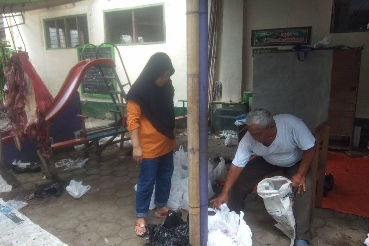 Ribuan warga Lebak terima pembagian daging kurban