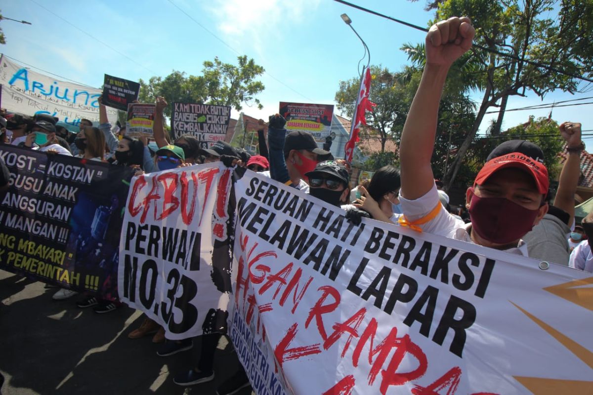 Pekerja tempat hiburan malam di Surabaya unjuk rasa  tuntut Perwali 33/2020 dicabut