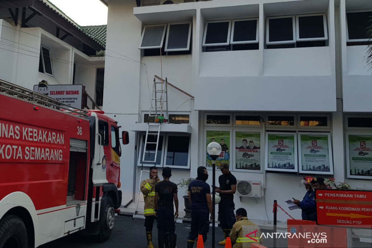 Kebakaran landa salah satu ruang di Kejaksaan Negeri Semarang