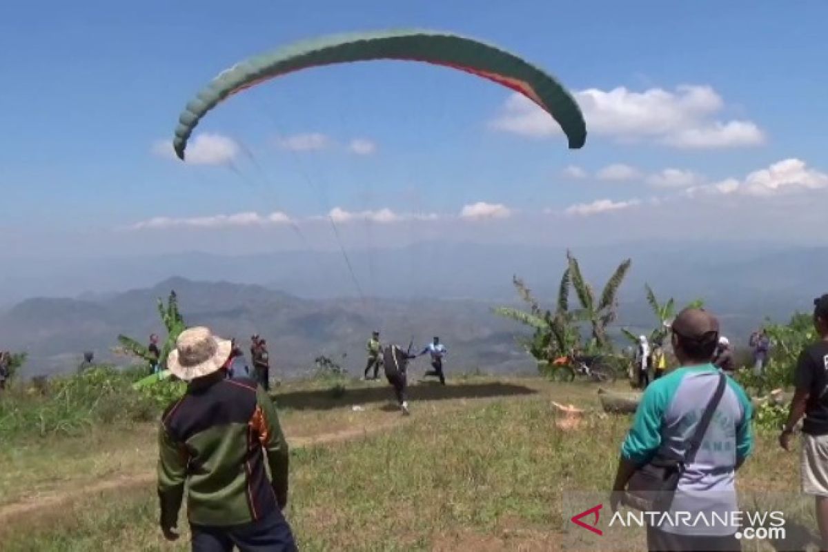 Bukit Blego Magetan berpotensi dikembangkan jadi wisata paralayang