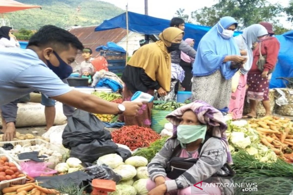 Petugas penanganan COVID-19 Tapsel terus monitoring pasar terkait protokol kesehatan