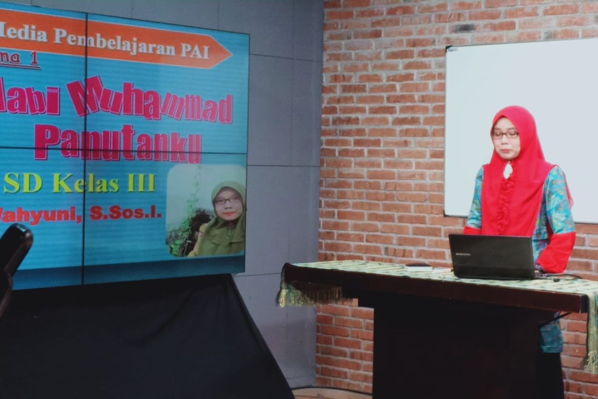 Pelajar SD-SMP di Surabaya dapat fasilitas pembelajaran melalui televisi