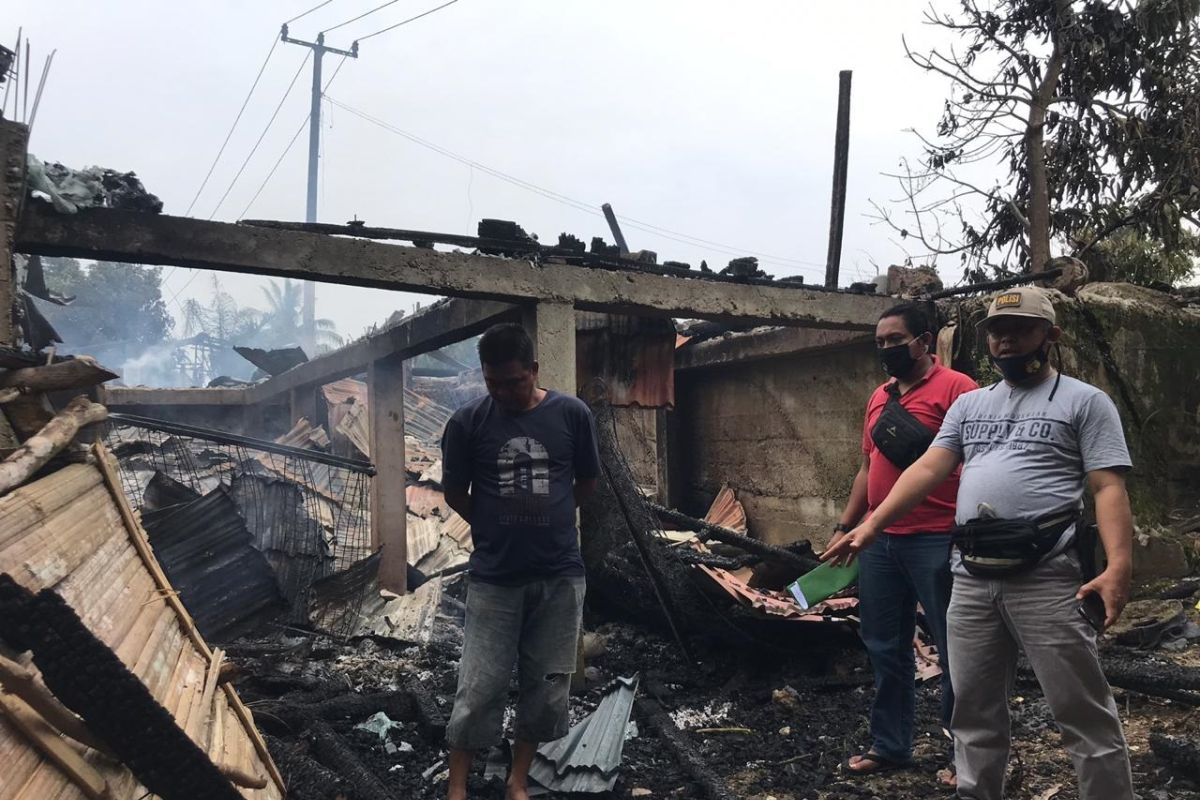 Pemilik lelap tidur, empat rumah hangus terbakar