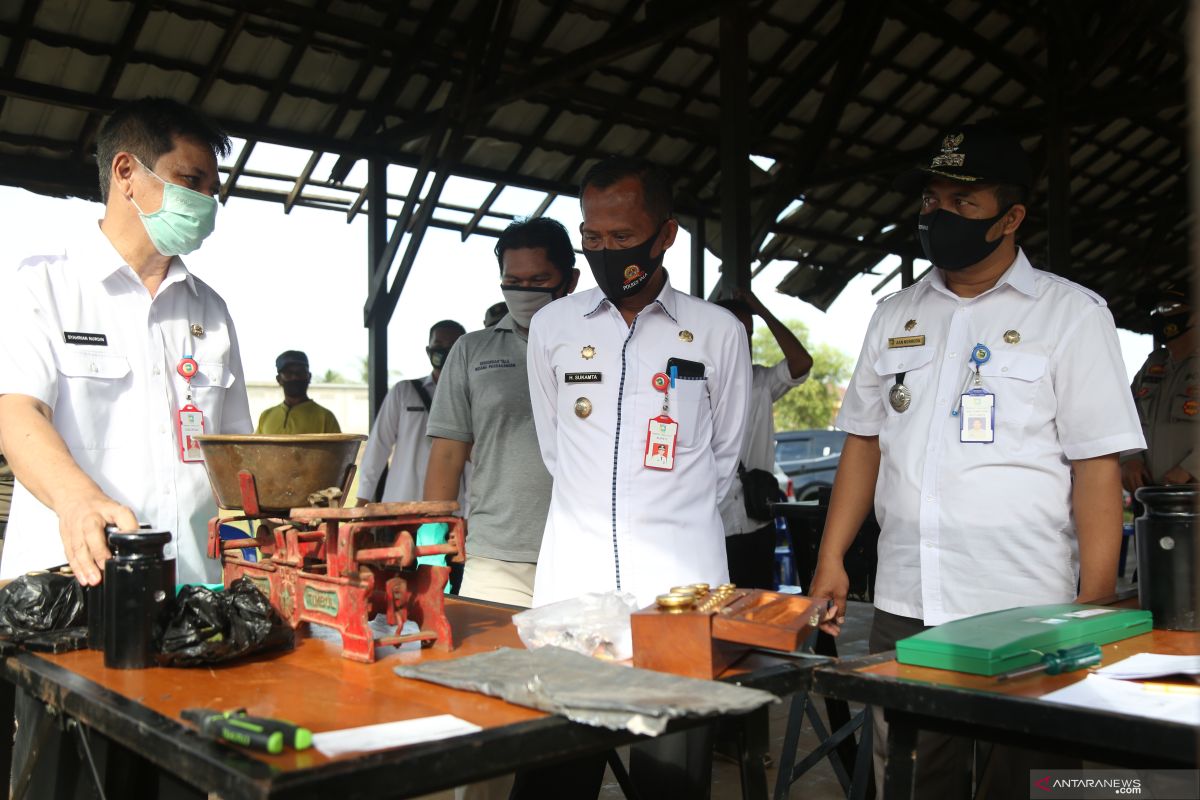 Diskopdag Tanah Laut tera alat UTTP milik pedagang Pasar Bati-Bati