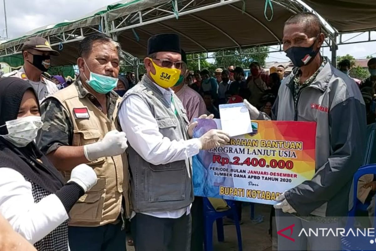 Bupati serahkan BLT-DD untuk 586 KK warga Sampanahan