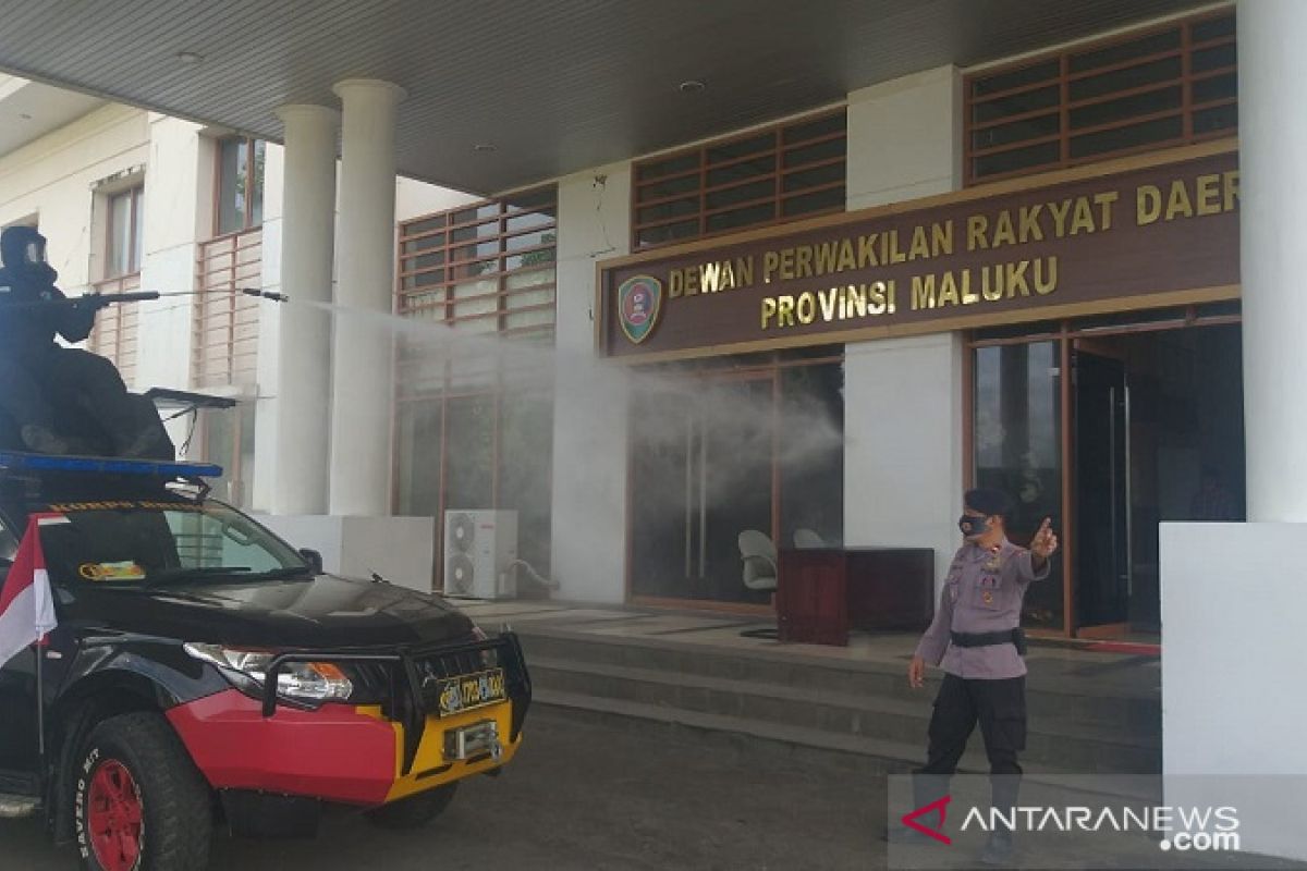 Satuan Gegana Brimob sterilisasi gedung DPRD Maluku