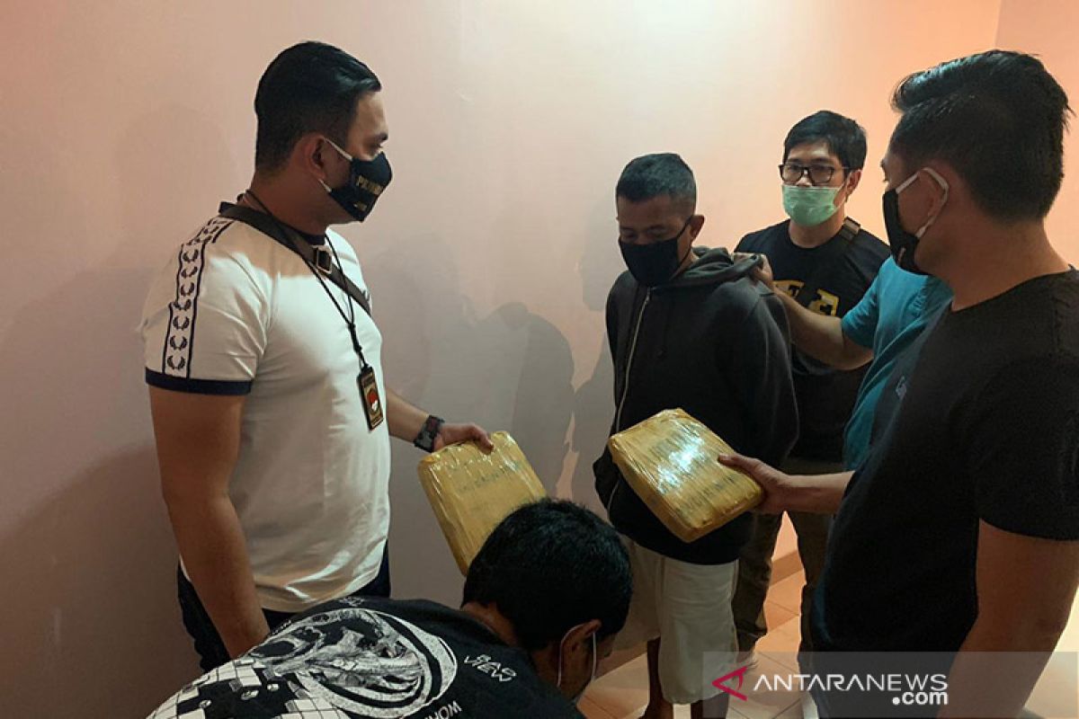 Polrestro Jakarta Barat sita 75 kilogram ganja dalam dodol