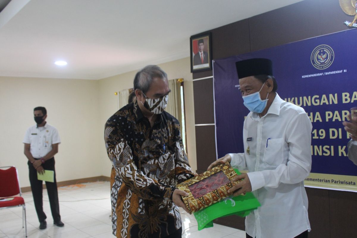 Paser terima 1430 paket bantuan parekraf terdampak CCVID-19