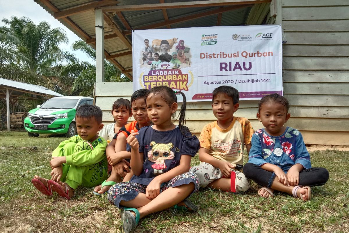 Global Qurban-ACT hadirkan kurban untuk warga Dusun Lima Citra Inhu