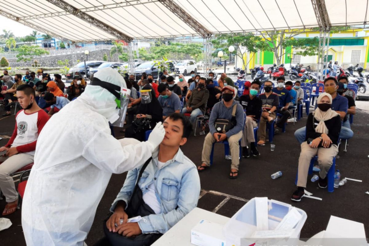 Pemprov Kepri tambah tenaga analis  percepat pemeriksaan swab